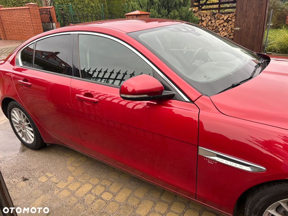 Jaguar XE 2.0 D Prestige - 4