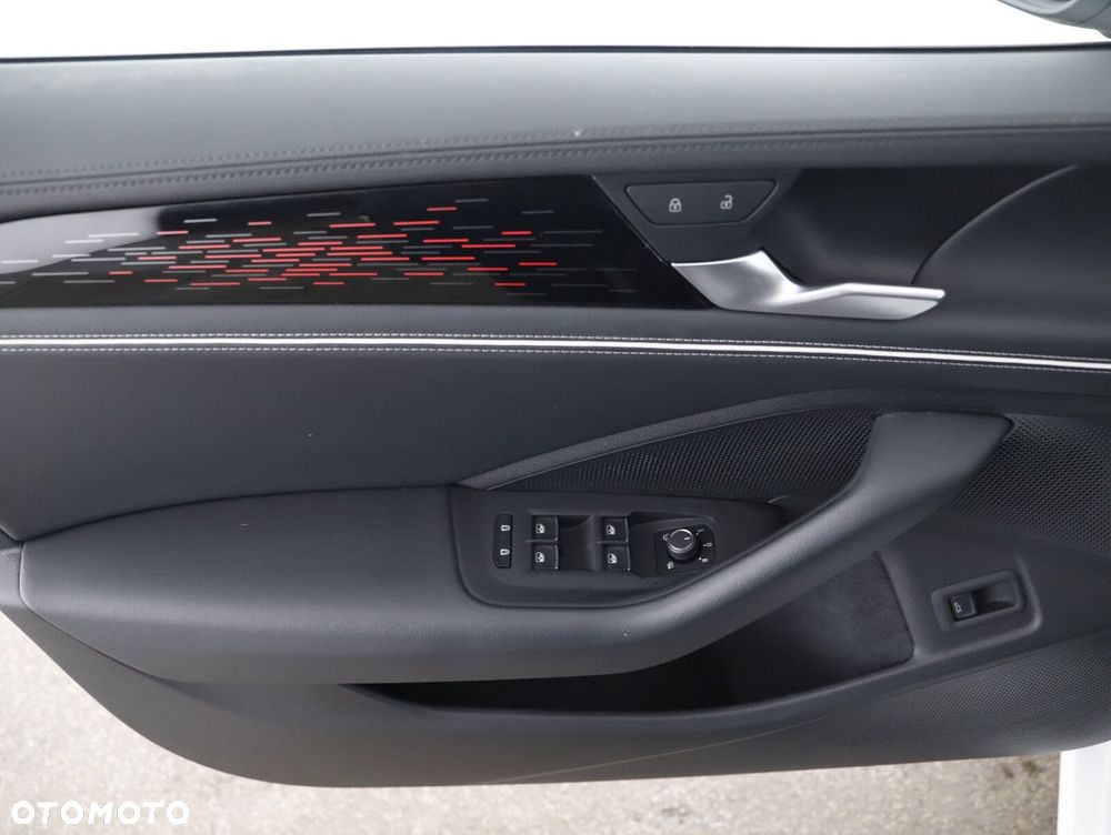 Volkswagen Passat Variant 2.0 TDI SCR Elegance DSG - 24