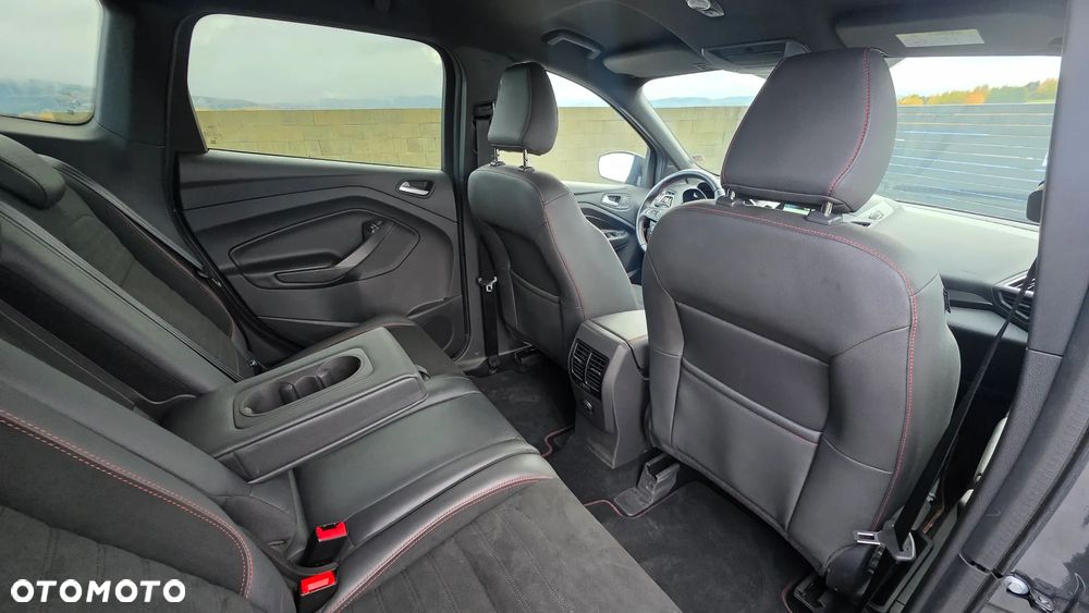 Ford Kuga 1.5 EcoBoost 2x4 ST-Line - 23