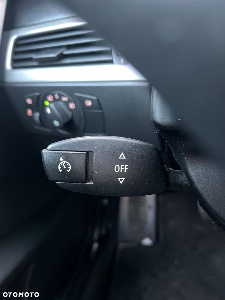 BMW Seria 5 525d Touring - 14