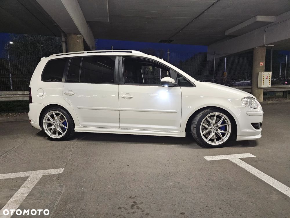 Volkswagen Touran - 12
