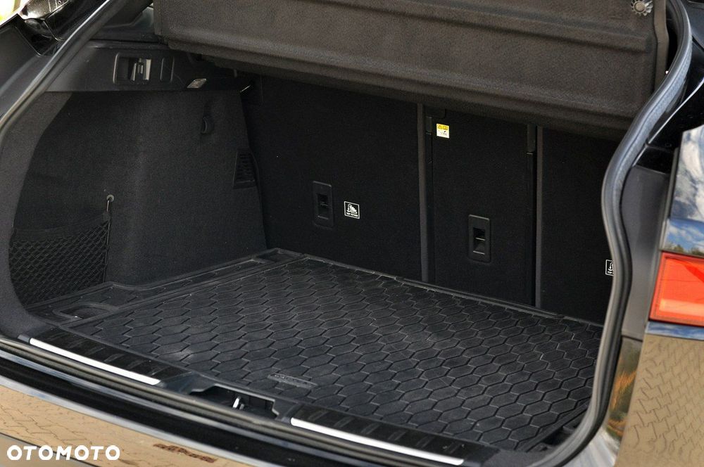 Jaguar F-Pace 20d Portfolio - 10