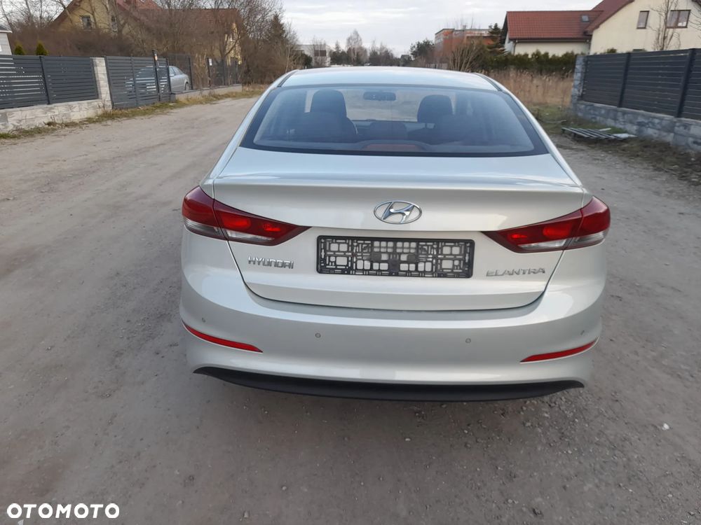 Hyundai Elantra 1.6 Classic Plus - 5