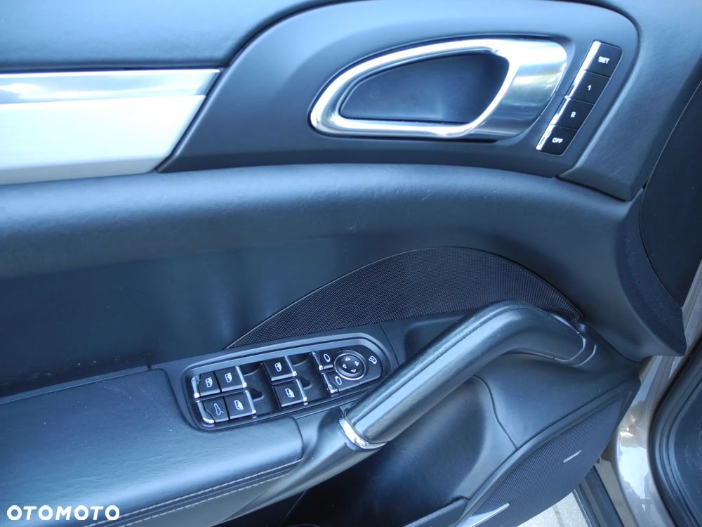 Porsche Cayenne - 21