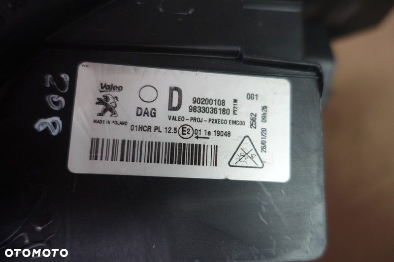 LAMPA LEWY PRAWY PRZÓD PEUGEOT 208 II LED 19r.- - 6
