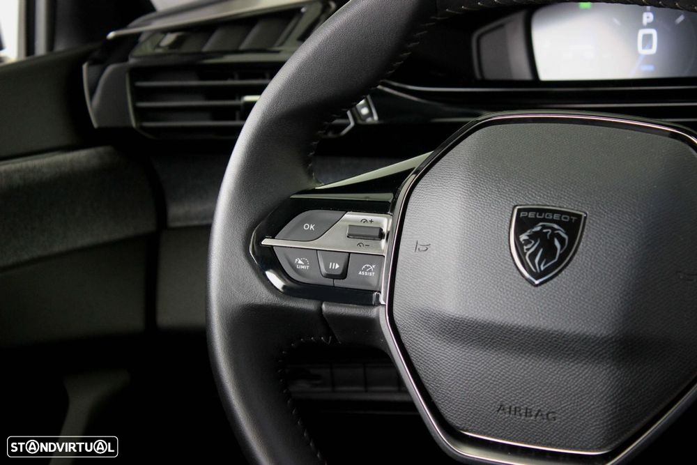 Peugeot 308 1.2 PureTech Allure EAT8 - 18