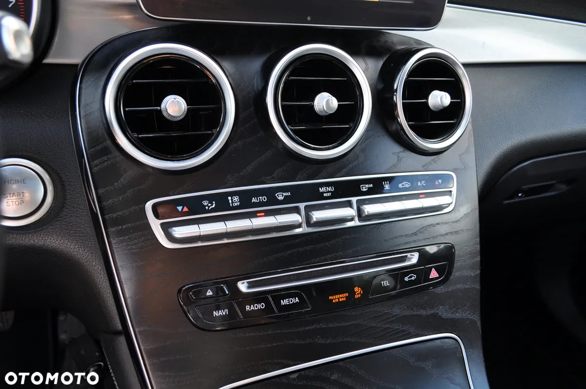 Mercedes-Benz GLC 350 e 4Matic 7G-TRONIC AMG Line - 32