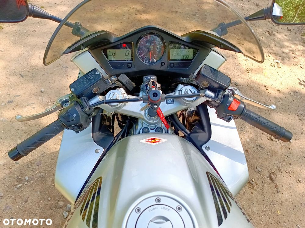 Honda VFR - 7