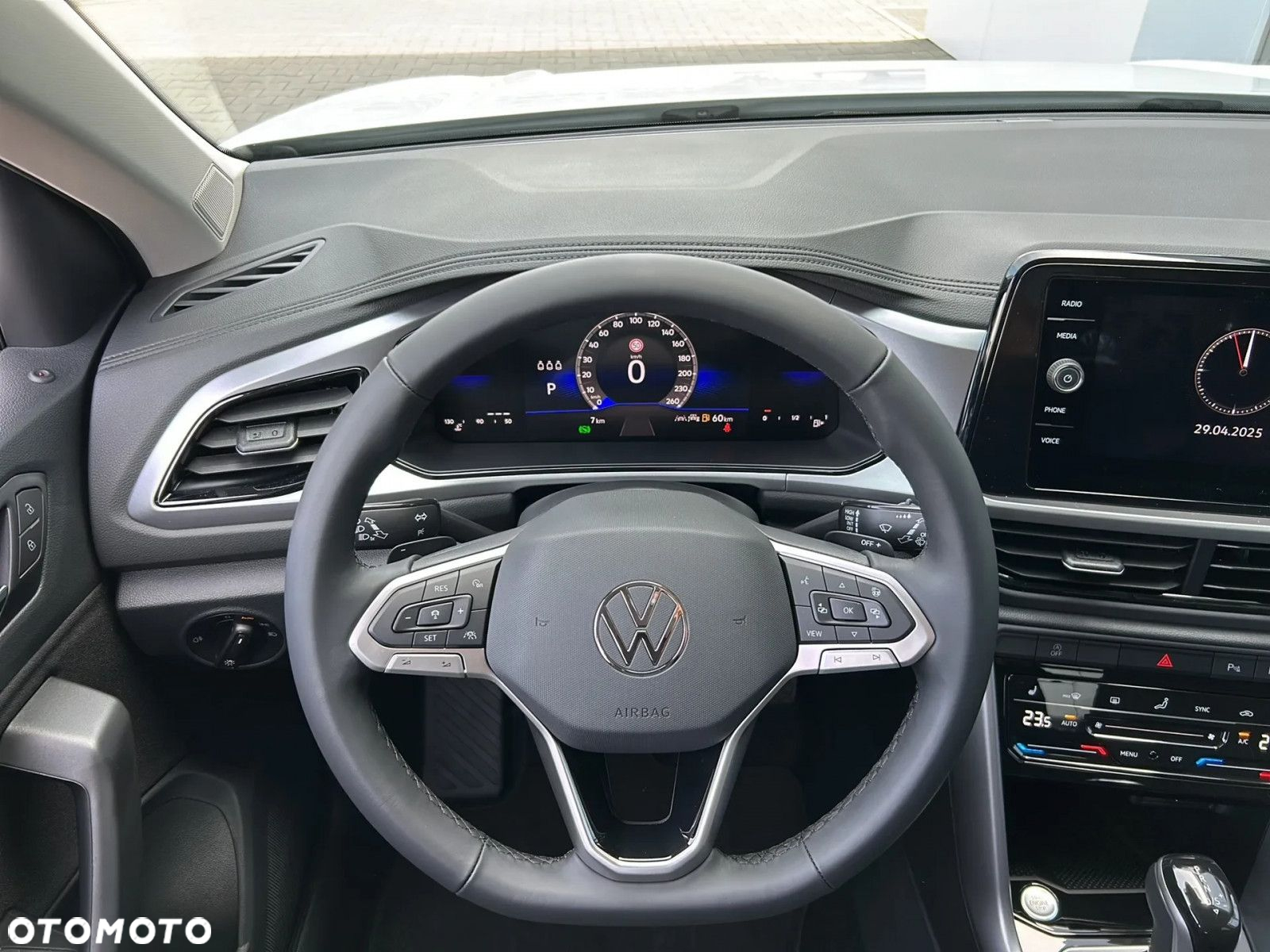 Volkswagen T-Roc - 13