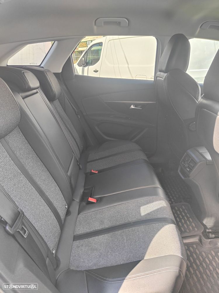 Peugeot 3008 1.2 PureTech Allure EAT8 - 11