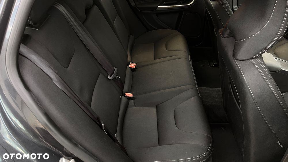 Volvo V60 D2 Base - 18