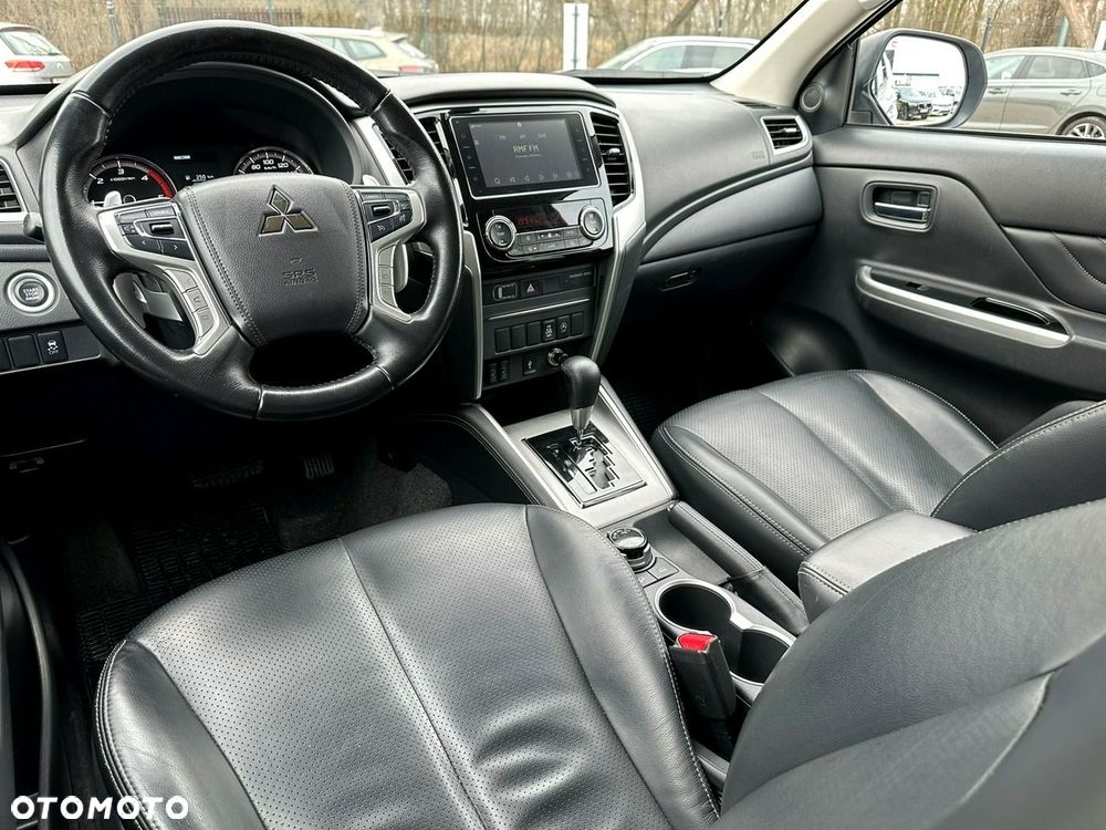 Mitsubishi L200 2.2 d DC Instyle Plus - 23
