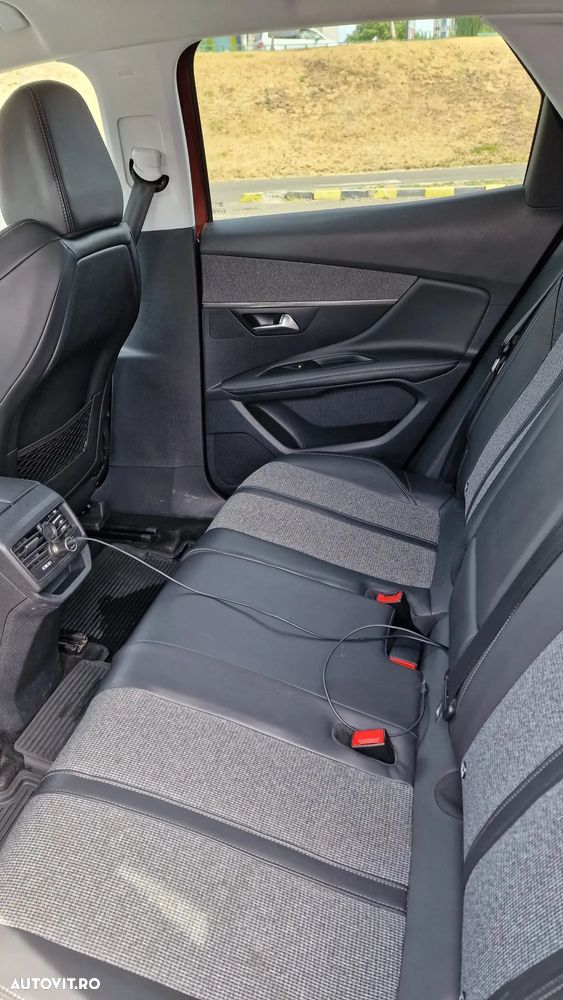 Peugeot 3008 1.2 PureTech Turbo S&S EAT6 Allure - 11
