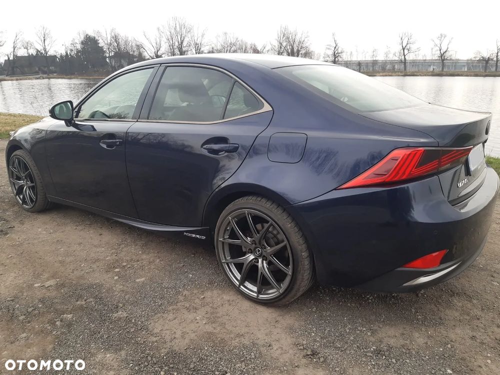 Lexus IS 300h Comfort - 8