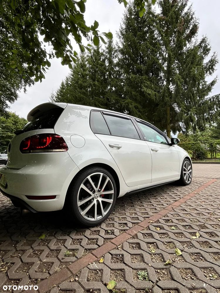 Volkswagen Golf VI 2.0 TSI GTI - 11