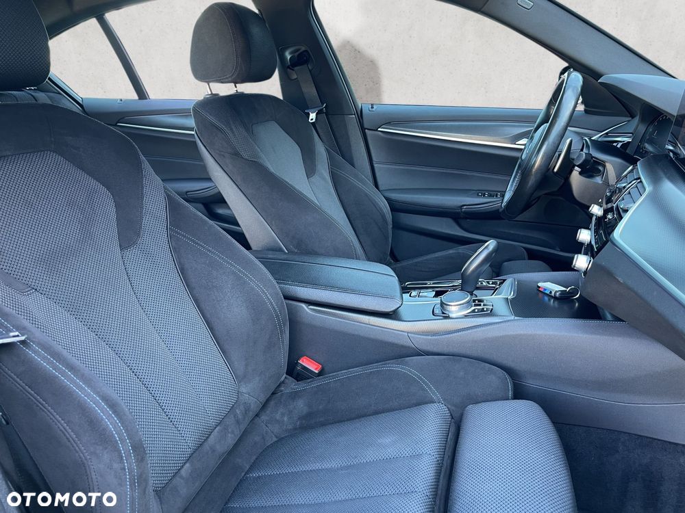 BMW Seria 5 530i GPF xDrive M Sport sport - 26