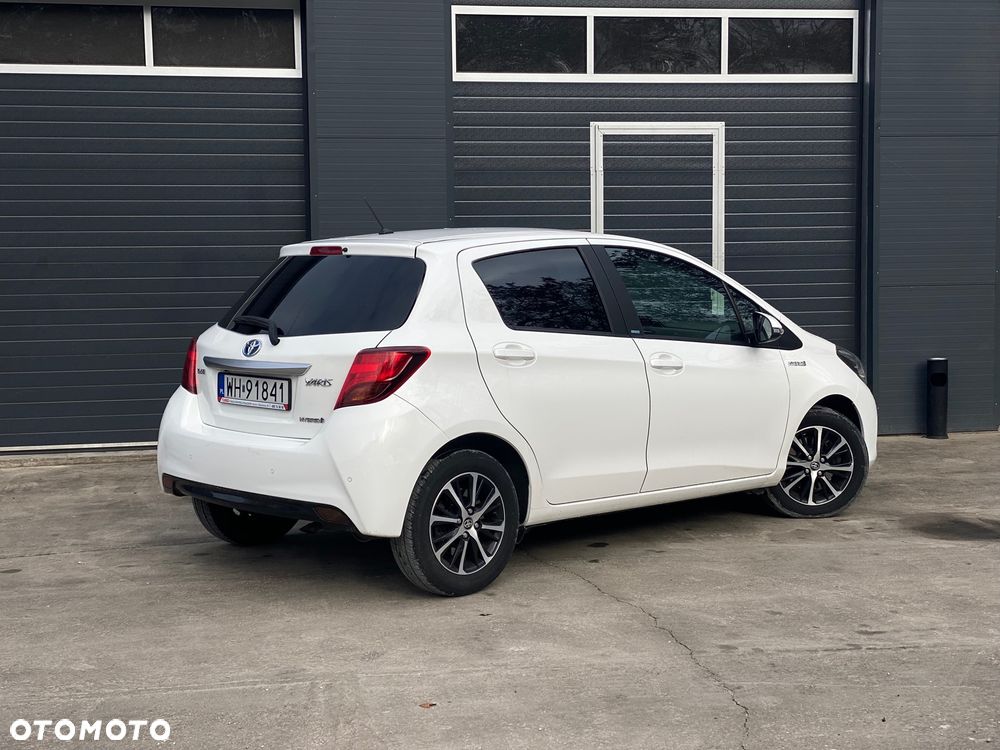 Toyota Yaris Hybrid 100 Premium - 5
