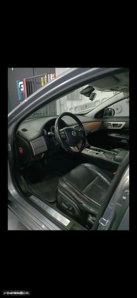 Jaguar XF 3.0 D V6 S Luxury - 8
