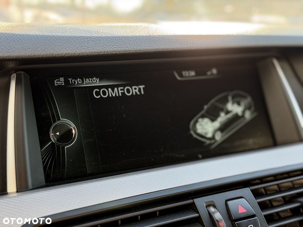 BMW Seria 5 520d xDrive - 23