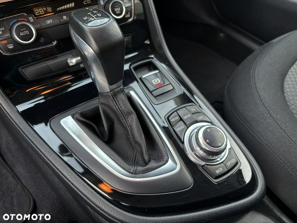 BMW Seria 2 218i Advantage - 15