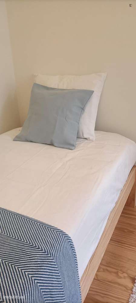 Quarto - localizado em Paranhos Porto - Grande imagem: 4/13