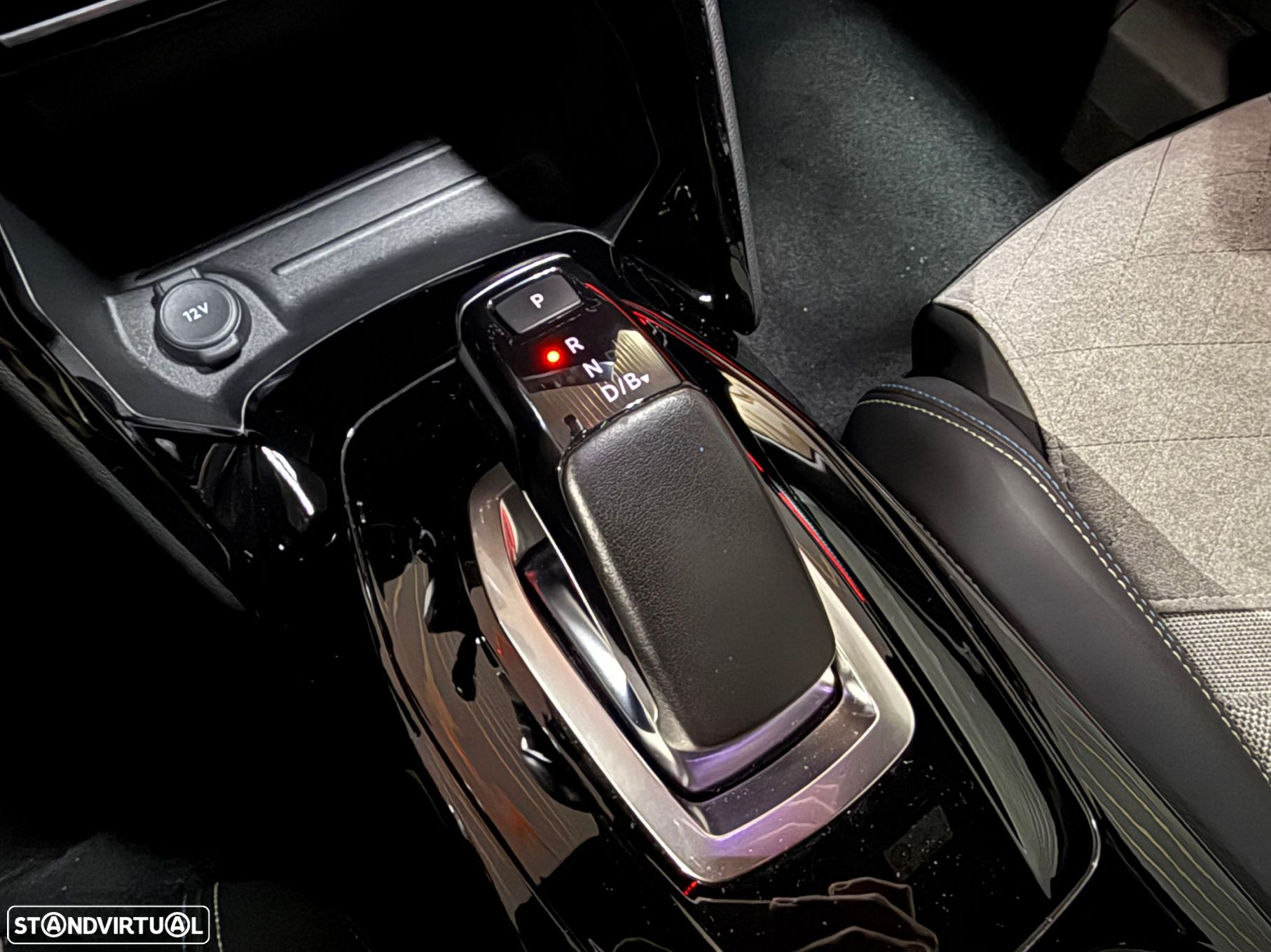 Peugeot e-2008 50 kWh GT - 23