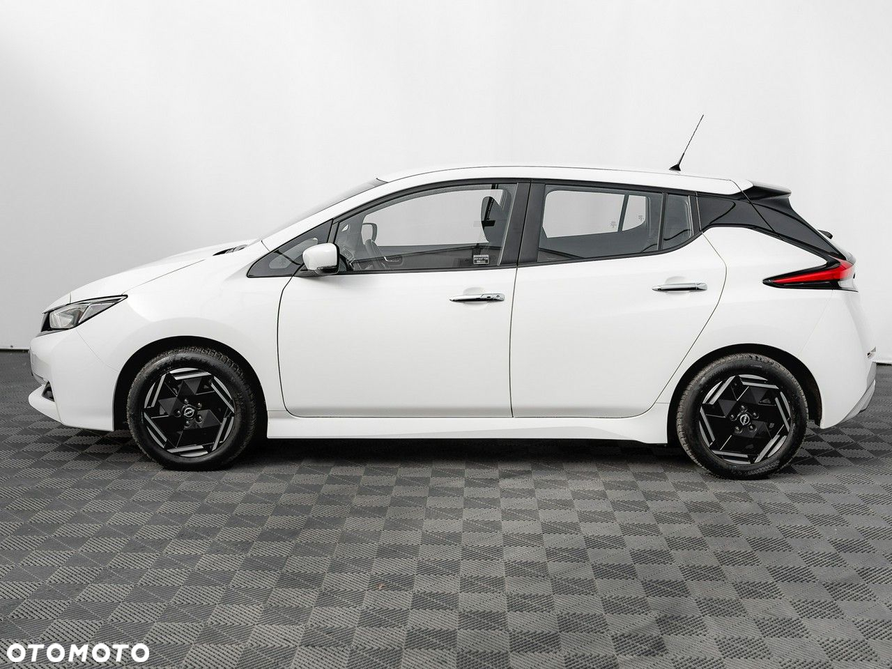 Nissan Leaf - 10