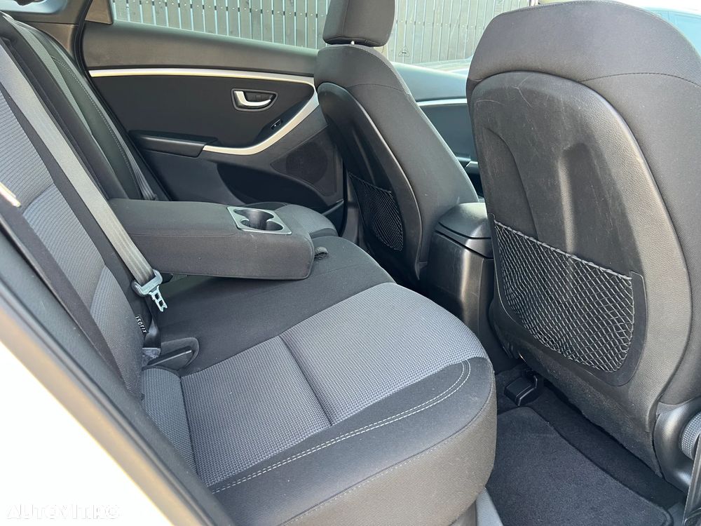 Hyundai i30 i30cw 1.6 CRDi Style - 12