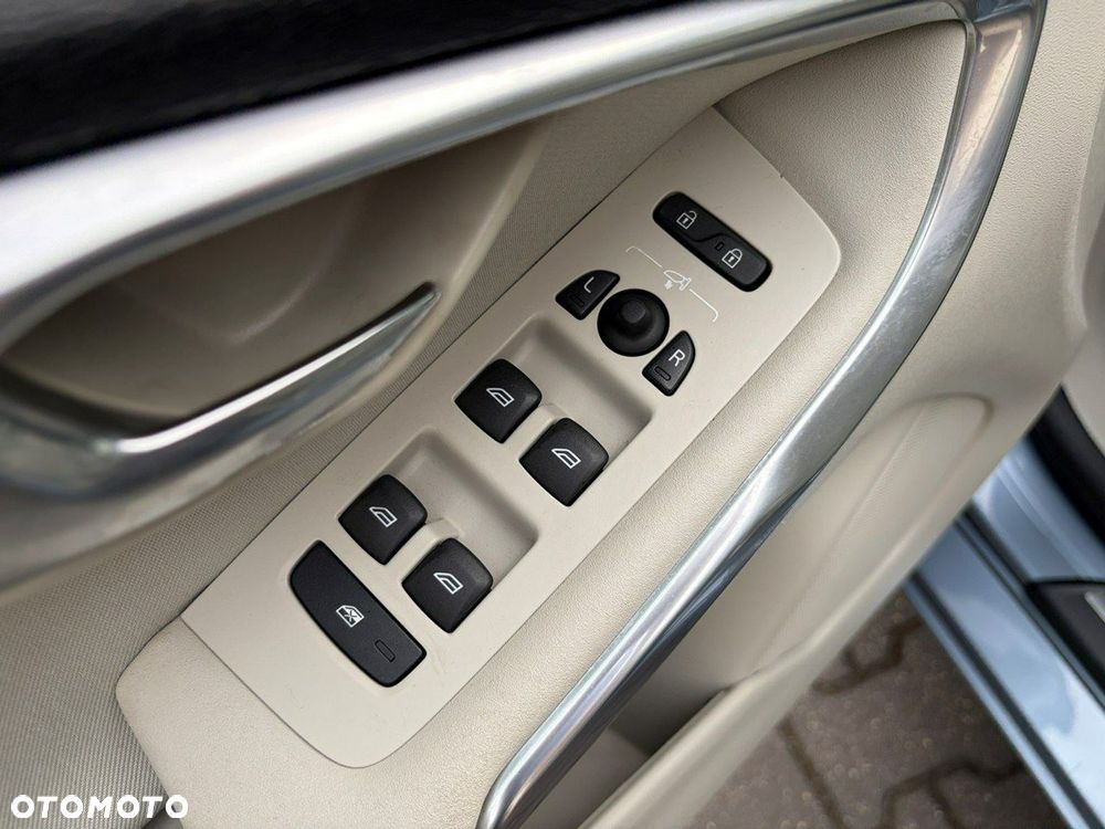 Volvo V40 D2 Momentum - 12