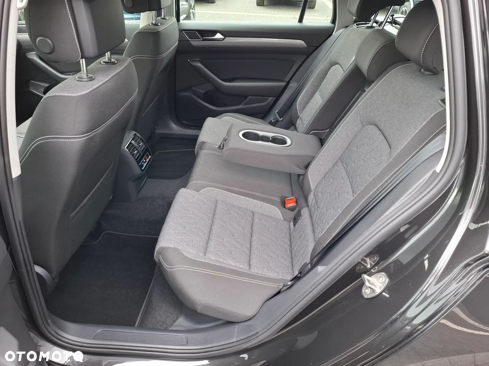 Volkswagen Passat Variant 2.0 TDI EVO Business DSG - 11