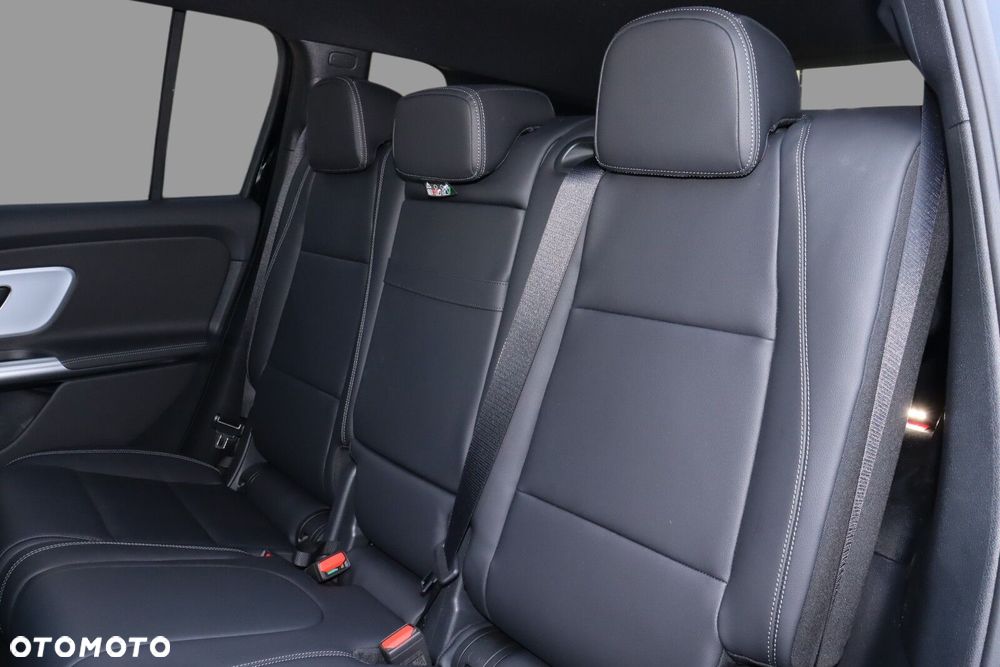 Mercedes-Benz GLB - 16