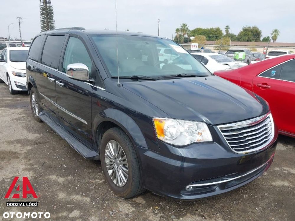 Chrysler Town & Country - 3