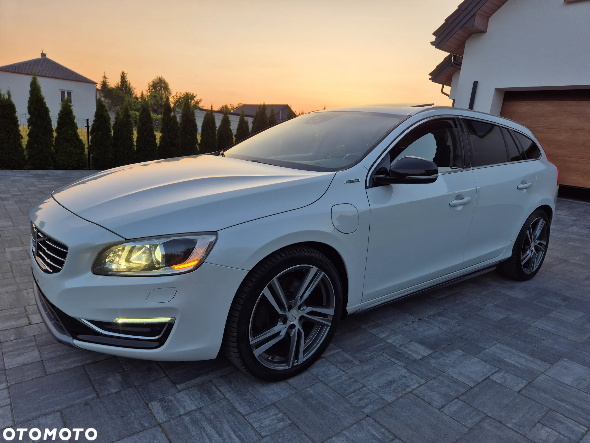 Volvo V60 D6 Plug-In-Hybrid AWD Geartronic Summum - 16