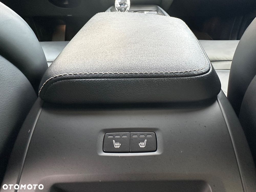 Volvo XC 60 B4 B Plus Dark - 29