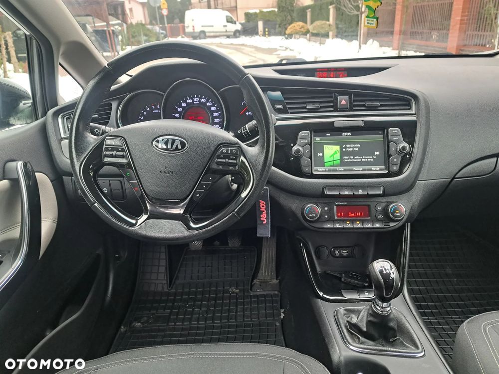 Kia Ceed - 10