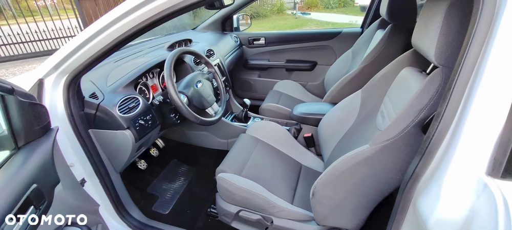 Ford Focus 2.5 ST - 17
