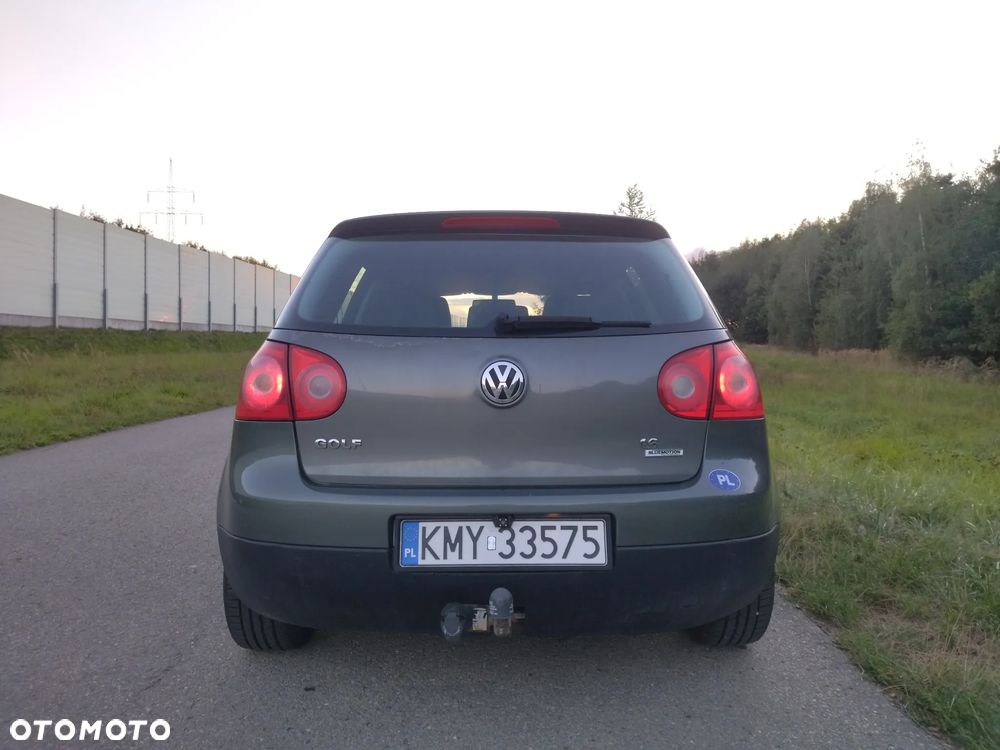Volkswagen Golf 1.6 FSI Comfortline - 5