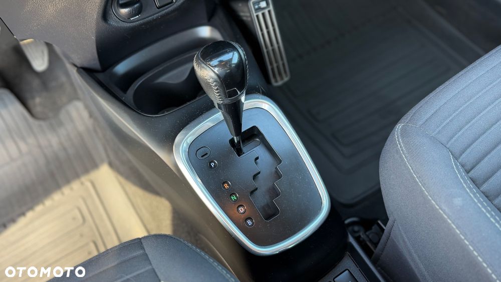 Toyota Yaris Hybrid 100 Premium - 25