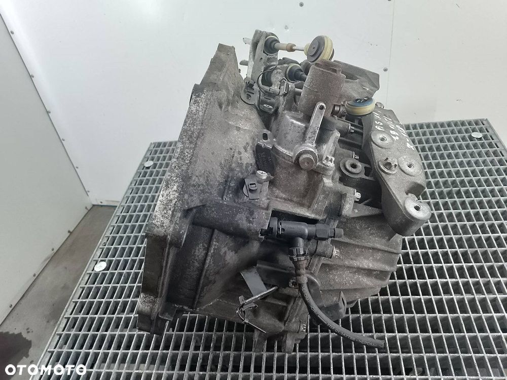 SKRZYNIA BIEGÓW MANUALNA OPEL ASTRA H M32  55192042 1.9 CDTI - 3