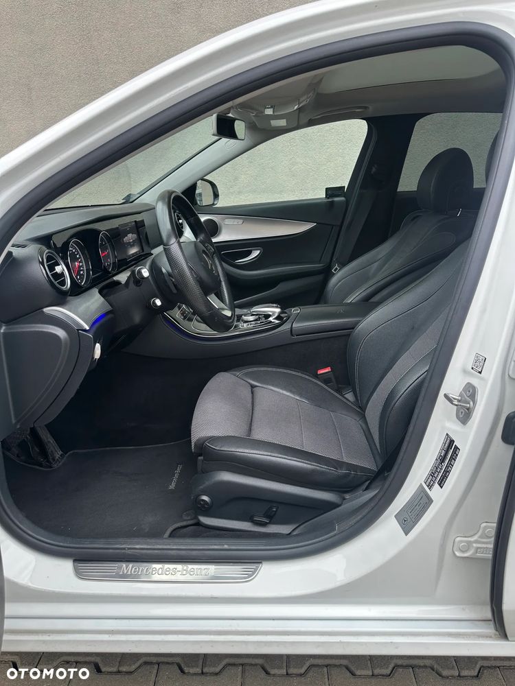 Mercedes-Benz Klasa E 220 d 9G-TRONIC - 27