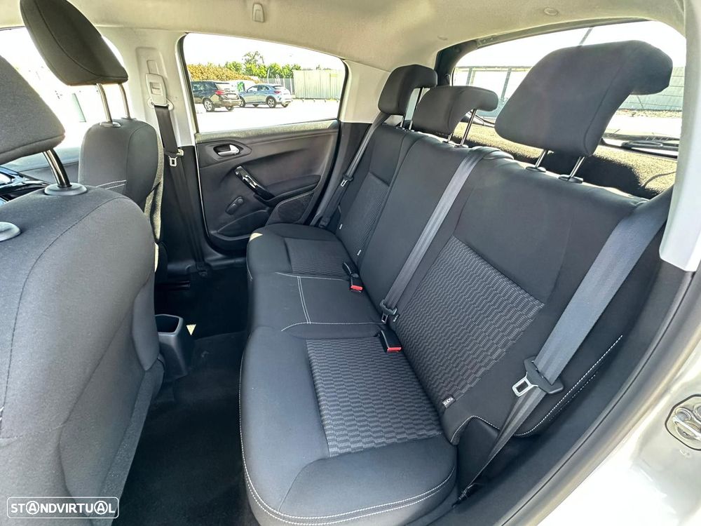 Peugeot 208 1.6 BlueHDi Style - 11