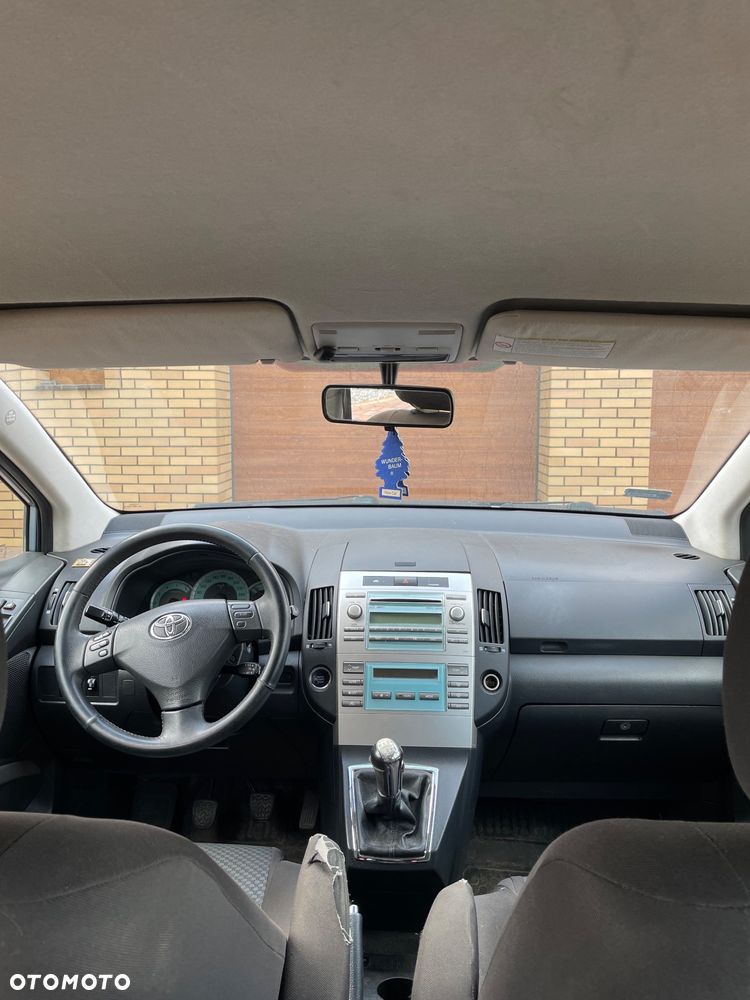Toyota Corolla Verso - 8