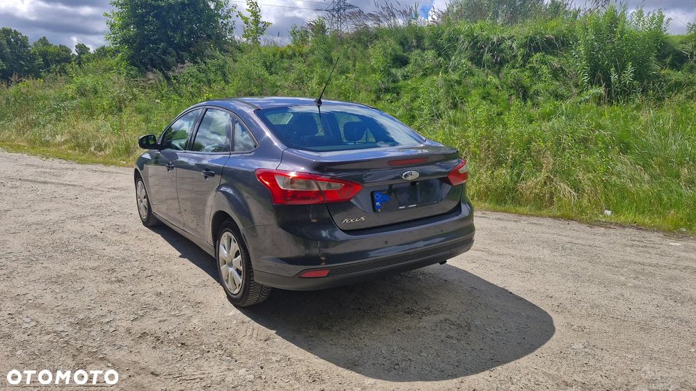 Ford Focus 1.6 Ambiente - 2