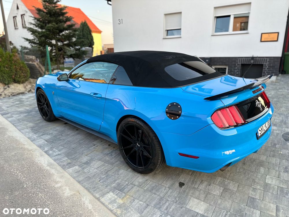 Ford Mustang - 4