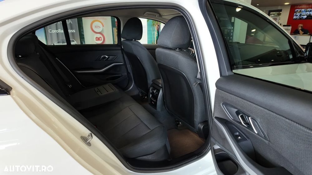 BMW Seria 3 318i Aut. Sport Line - 35