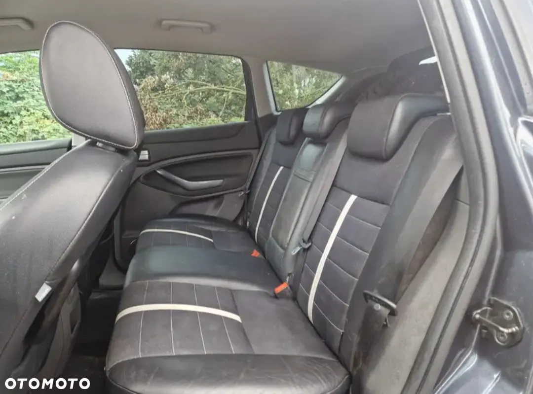Ford Kuga 2.0 TDCi 4x4 Titanium - 10