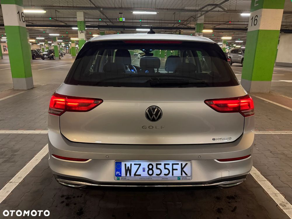 Volkswagen Golf - 6