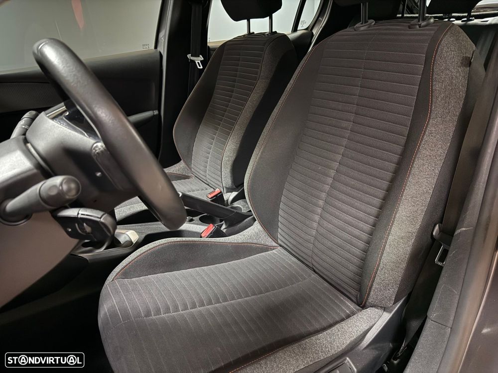 Peugeot 208 - 10