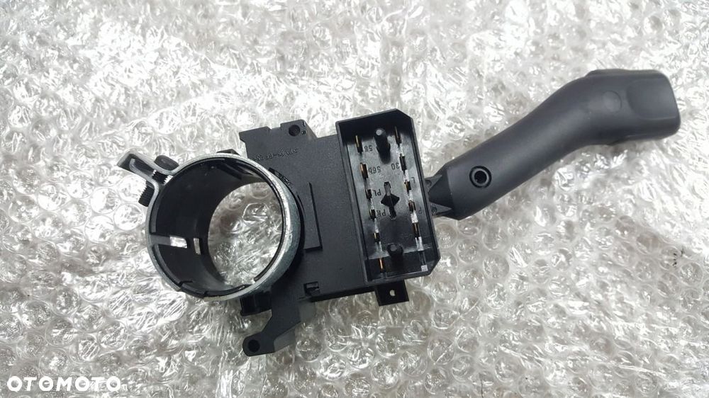 PRZEŁĄCZNIK KIERUNKOWSKAZÓW VW GOLF BORA 8L0953513 - 3