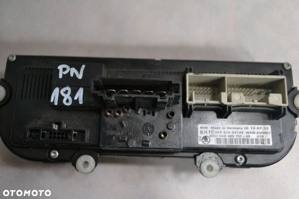 PN181 3T0820047AF PANEL KLIMATYZACJI SKODA OCTAVIA - 2